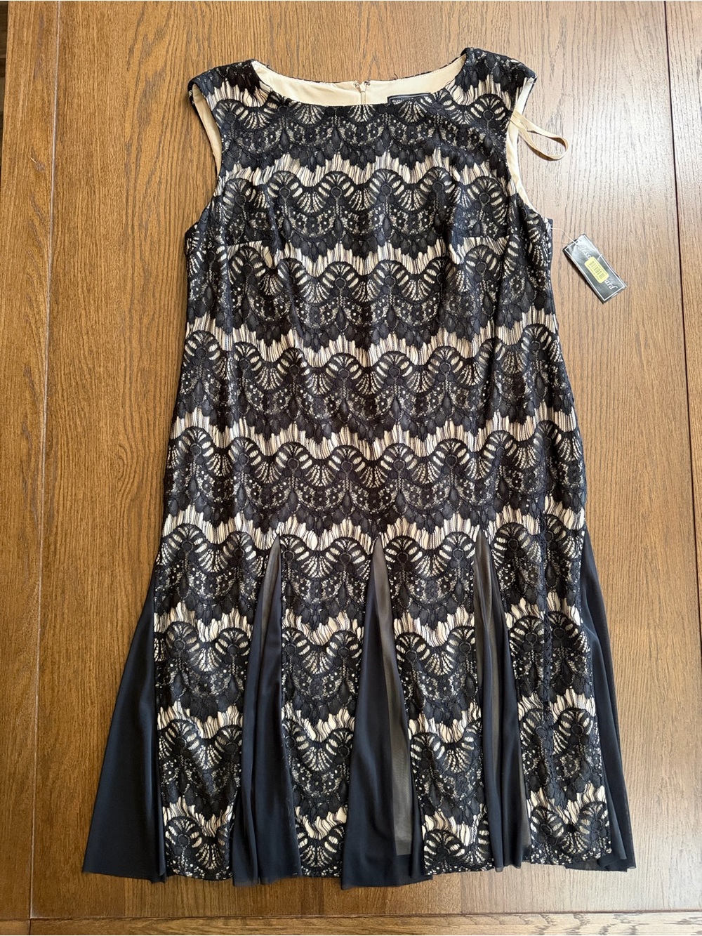 NWT Jessica Howard Black Lace Overlay Dress with Cream Lining
